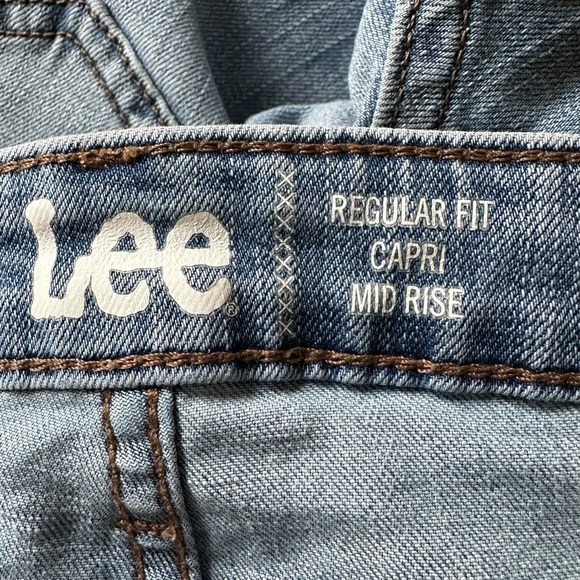 Lee Women's Regular Fit Mid-Rise Capri Jesns Blue Size 6 - Picture 6 of 7